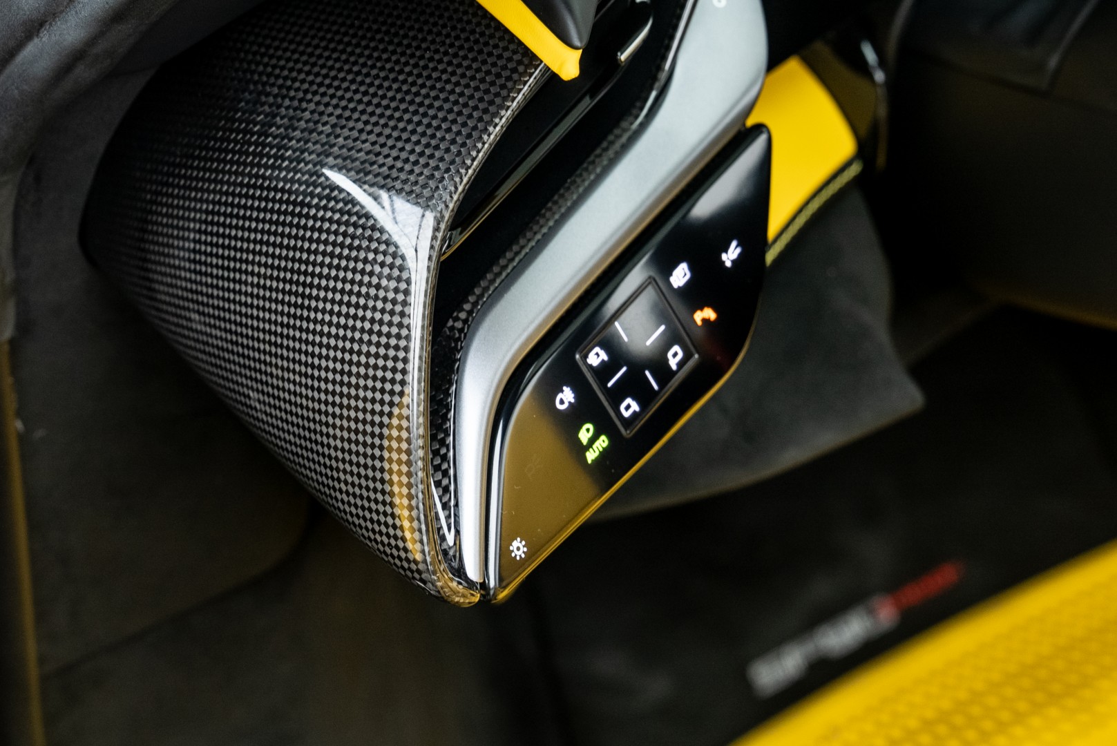 2024 FERRARI SF90 SPIDER | MAIN DEALER SERVICE | FULL CARBON OPTION